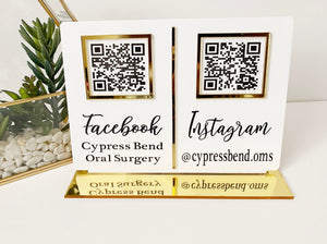 DOUBLE SOCIAL MEDIA DISPLAY QR CODE